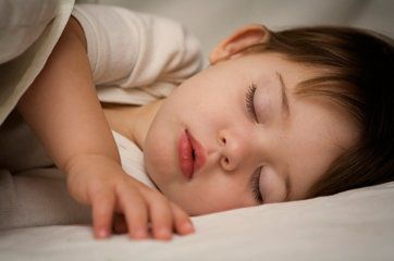 A “hora de dormir” para crianças em idade pré-escolar e o risco de obesidade na adolescência