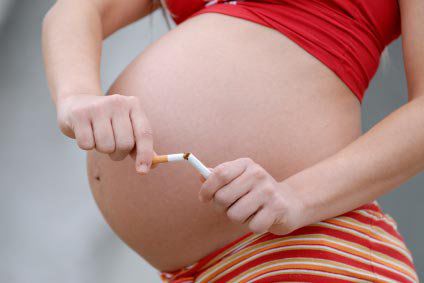 Crian&ccedil;as expostas ao fumo enquanto no &uacute;tero tiveram melhor fun&ccedil;&atilde;o pulmonar se as m&atilde;es tomaram vitamina C