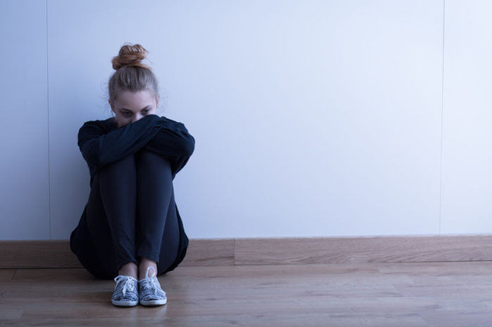 Risco de suic&iacute;dio ap&oacute;s automutila&ccedil;&atilde;o em adolescentes e adultos jovens