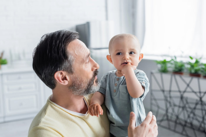 Espermatozoides “egoístas” fazem com que pais mais velhos transmitam mais mutações causadoras de doenças